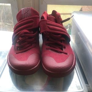 Kyrie 2 RED VELVET